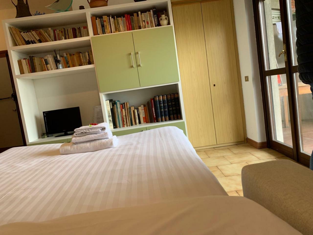 Kibilu - Fiera Milano, Vicinanze Rho, Linea Rossa Qt8 Milan