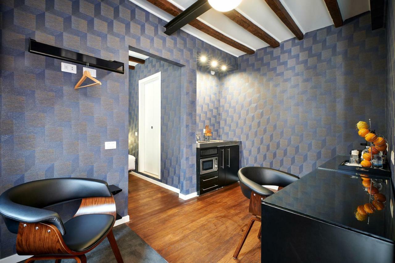 Apartment H24 *