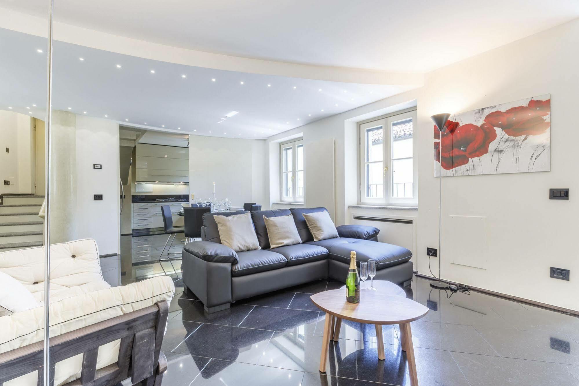 Suitelowcost - San Babila Duomo Milan