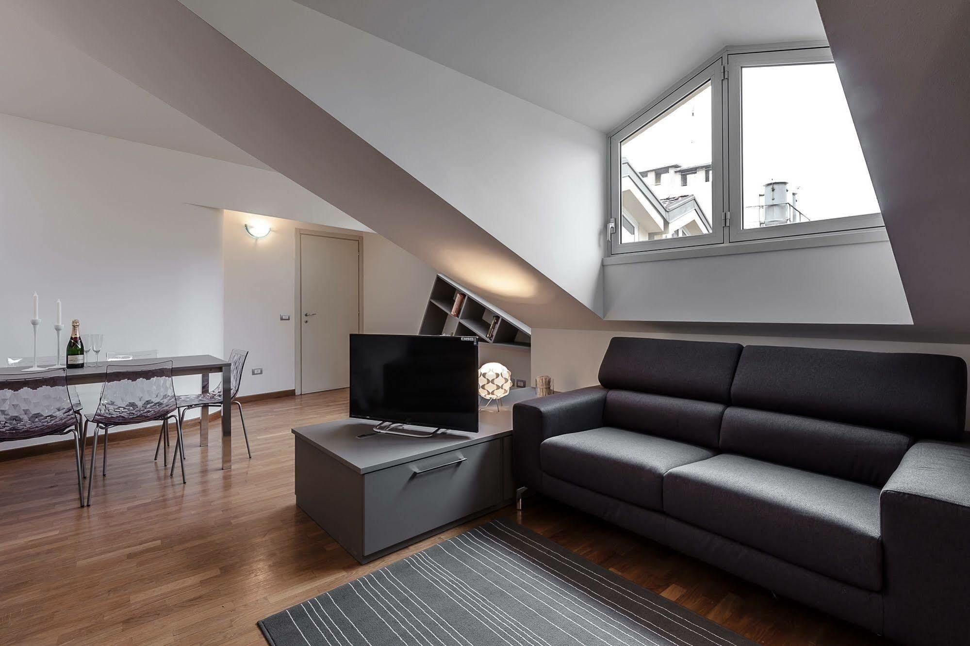 Hotel Suitelowcost - San Babila Duomo