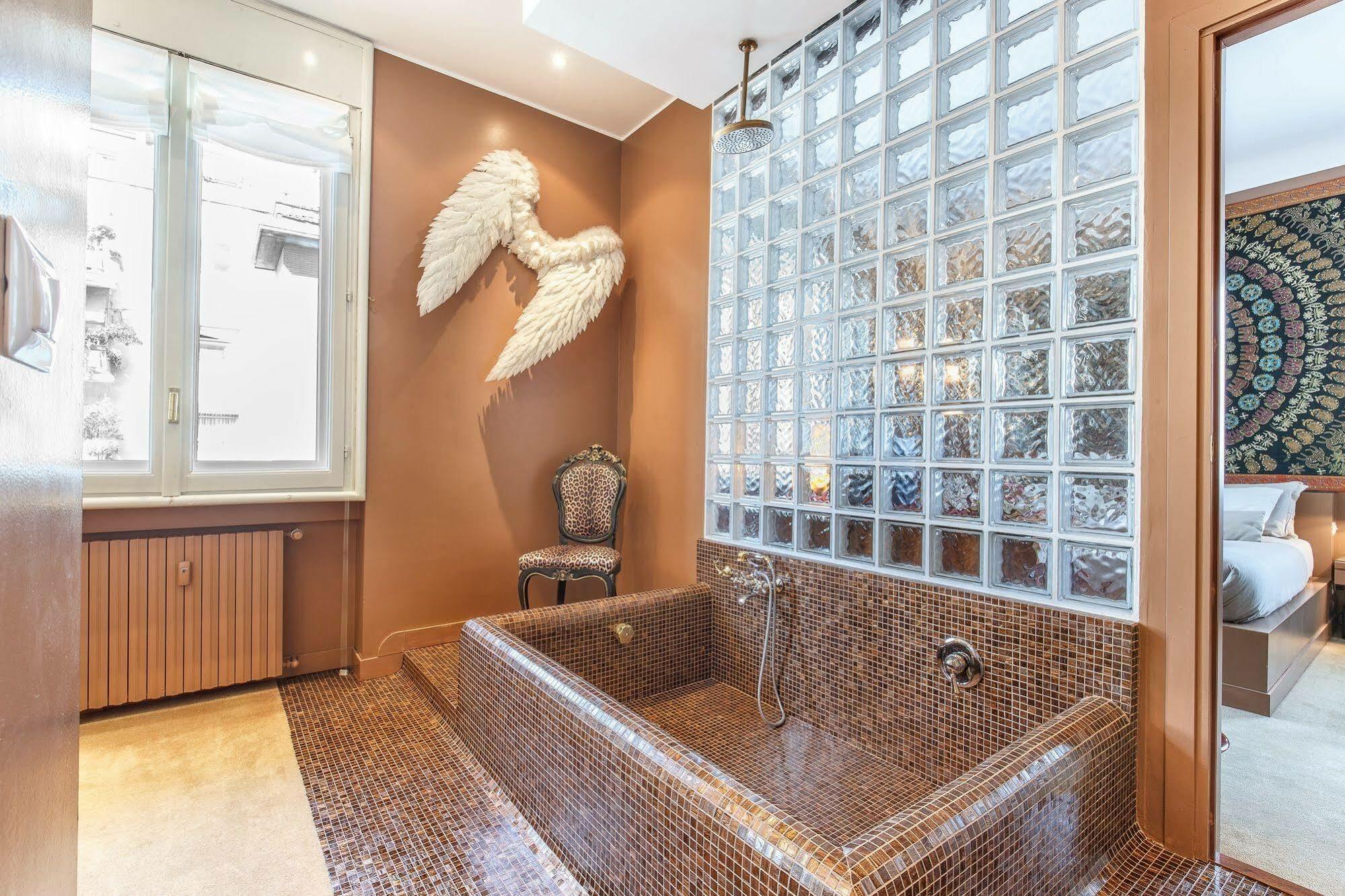 Suitelowcost - San Babila Duomo Hotel *