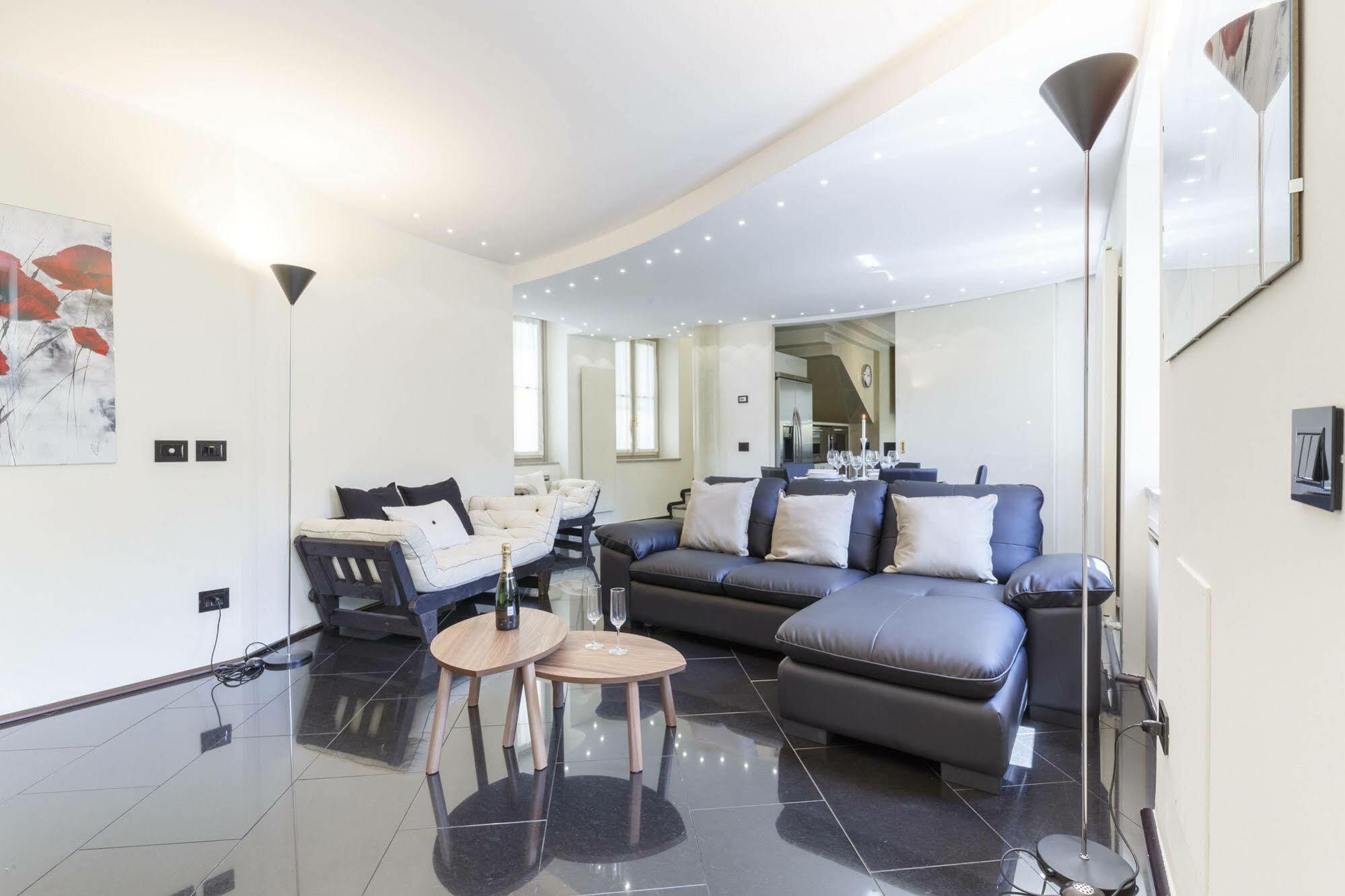Suitelowcost - San Babila Duomo Hotel Milan