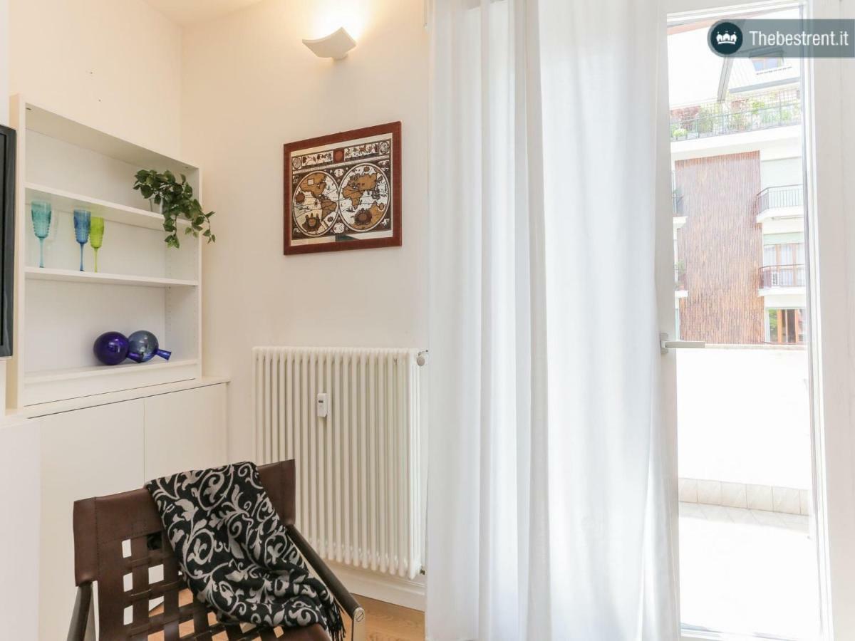 The Rent - With Balcony In Amendola Apartment Milan