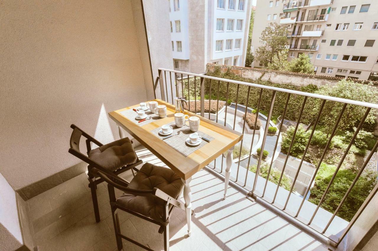 Luxury Superior Central Station Apartment