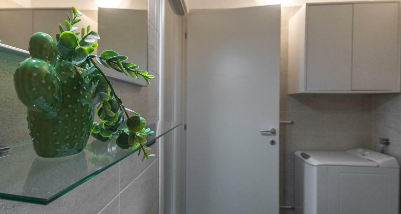 Altido For 4 With Terrace In A Quiet Residential Area Apartment Milan
