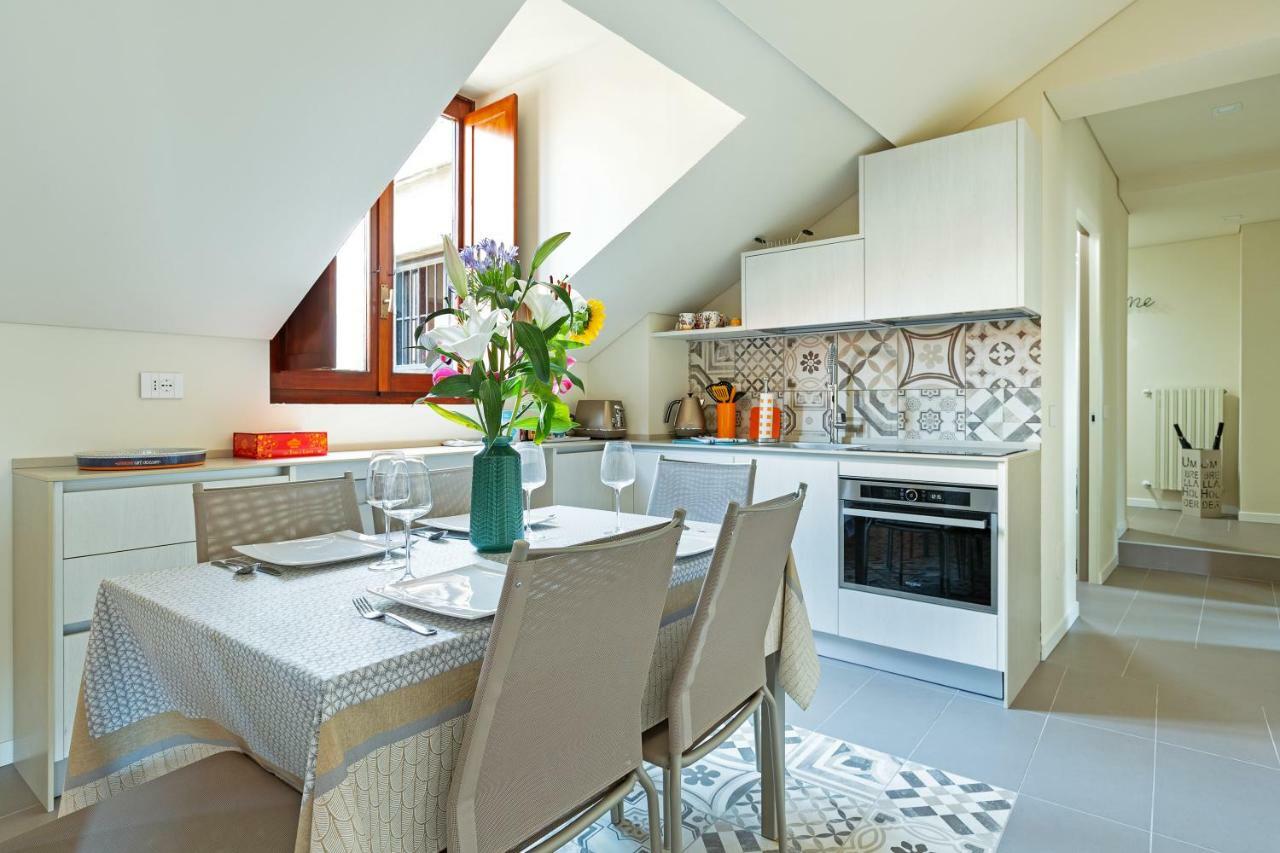 Renovated Penthouse Duomo & Via Torino Apartment