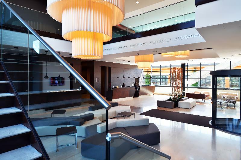 Hilton Garden North Hotel 4*