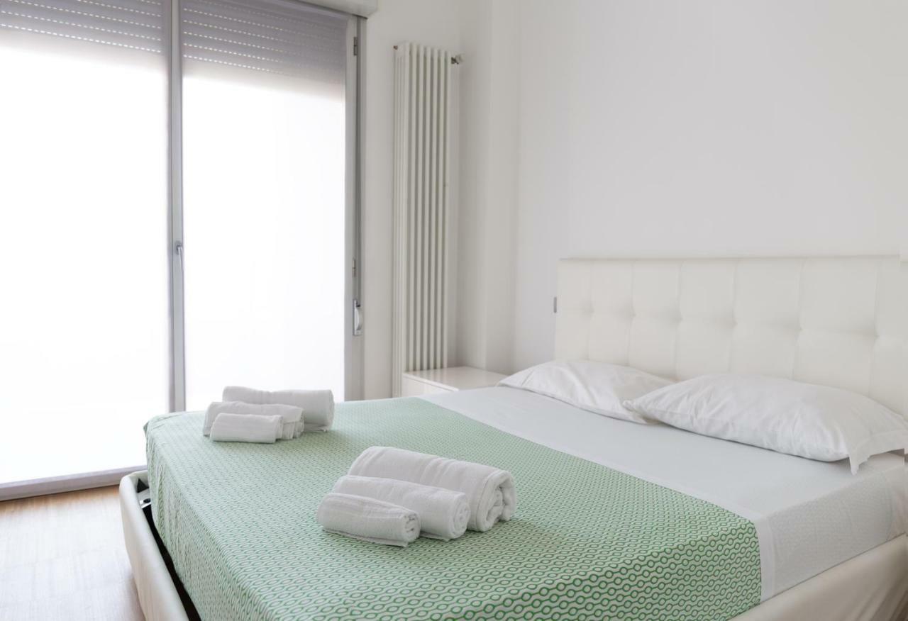 Apartment Housing32 *