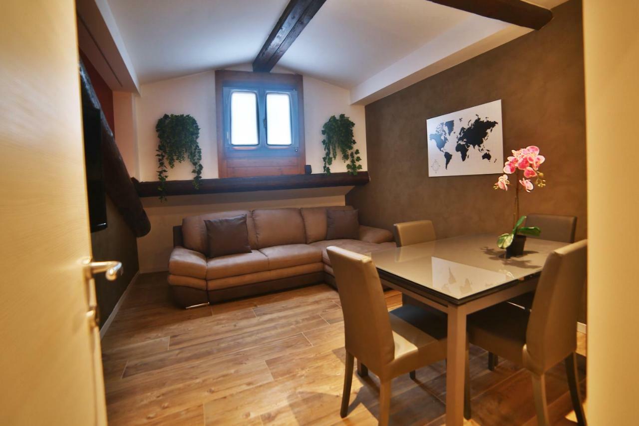 Apartment Garibaldi Fifty Attic Near Duomo *