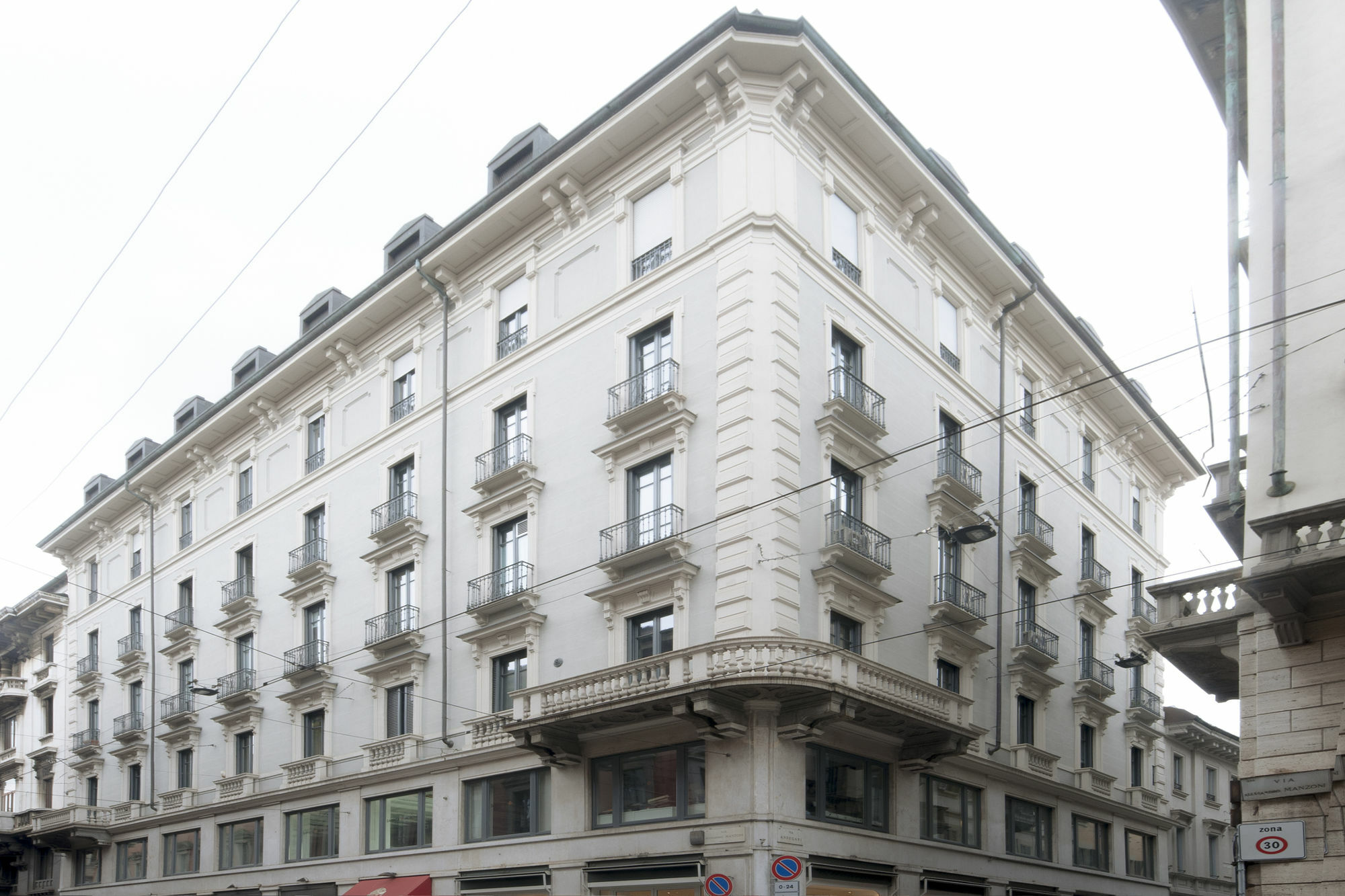 Fifty Eight Apartment *