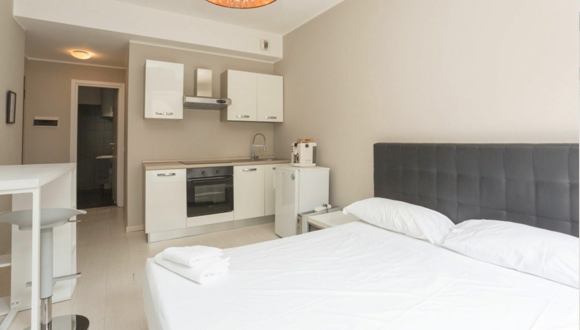 Short Rent Apartment *