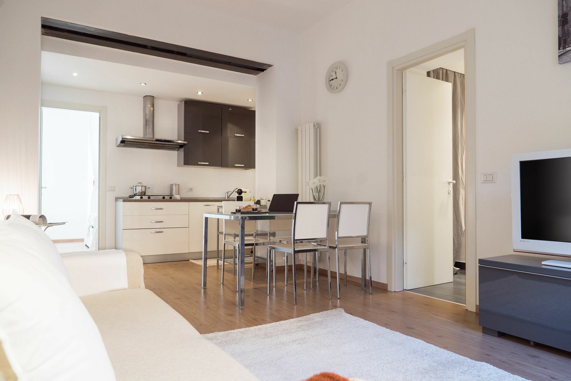 Charming Milanese Apartment *