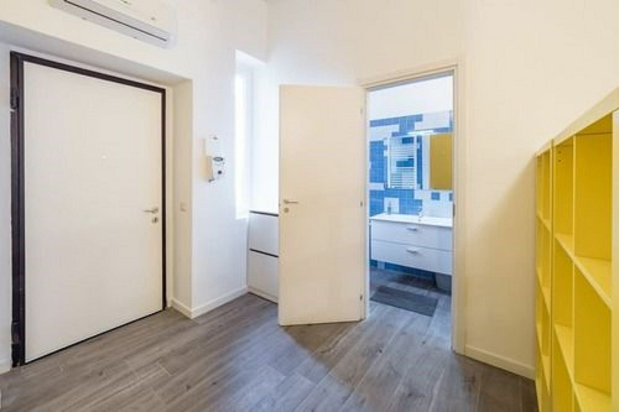 Apartment Living Station *