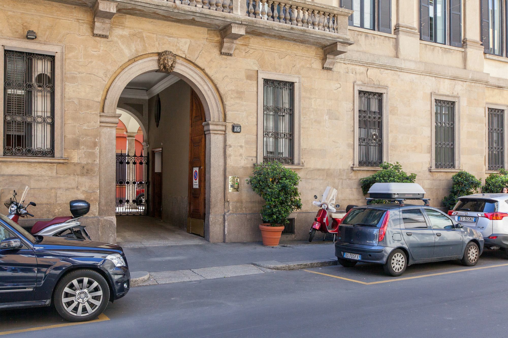 Apartment Easyhomes - San Babila Monforte Milan