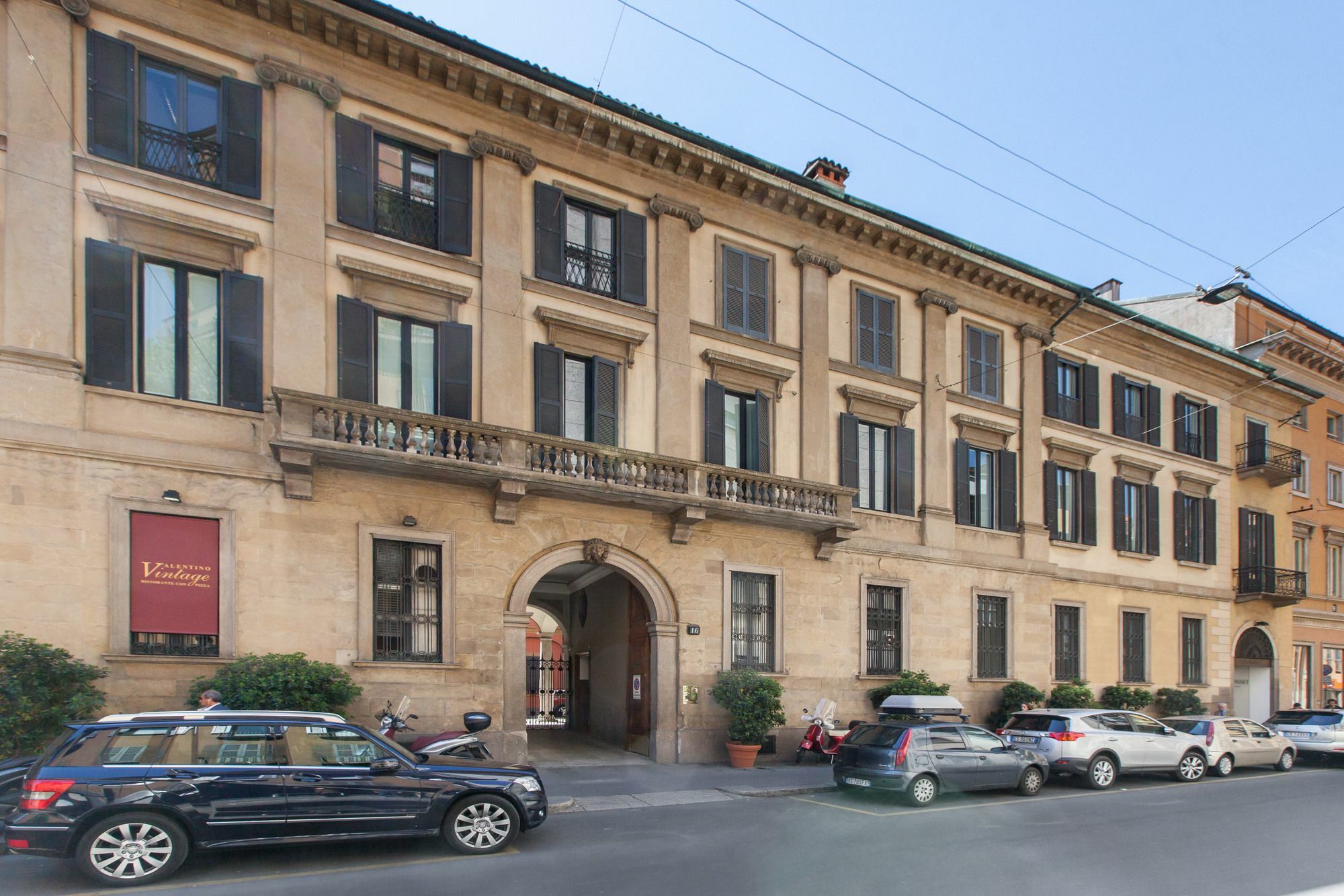 Easyhomes - San Babila Monforte Apartment Milan