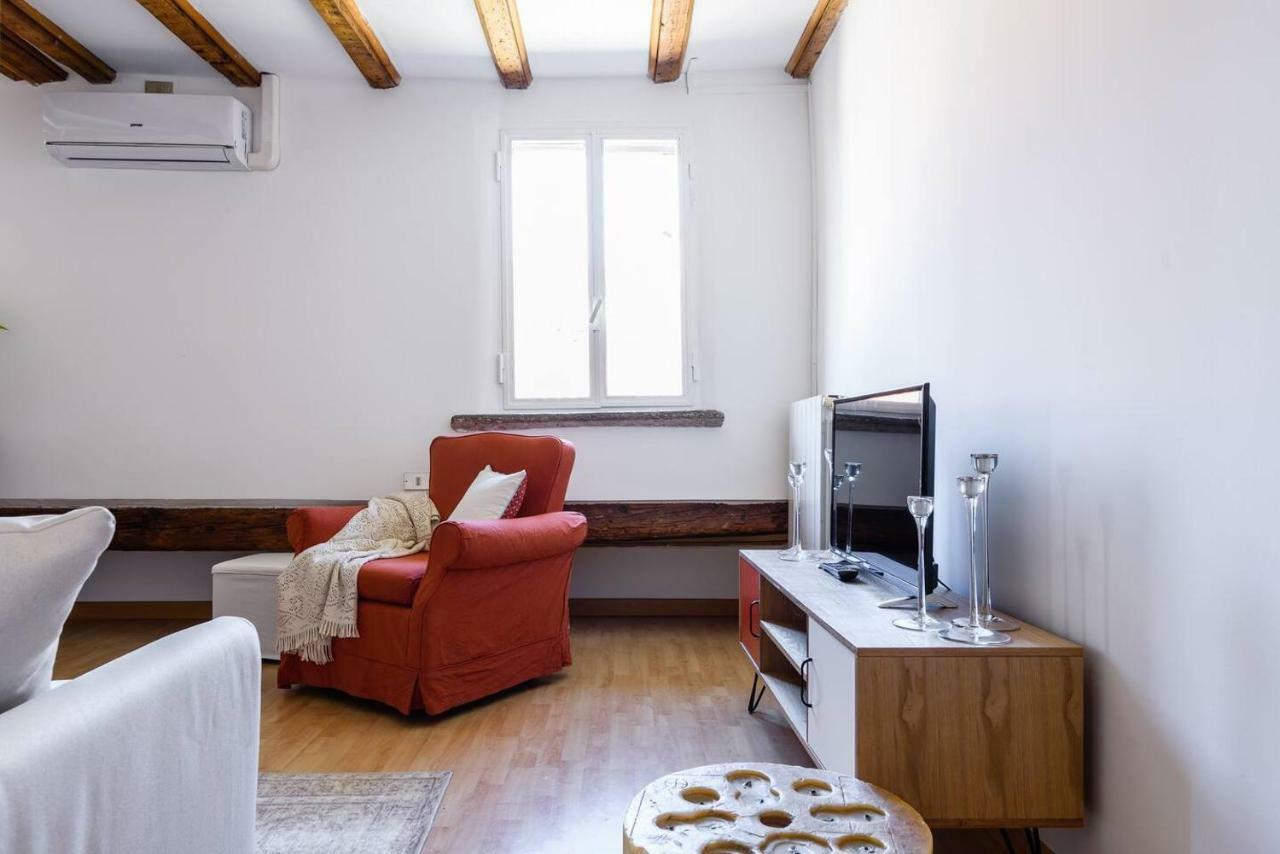 Altido Cozy Apt For 4 Close To Basilica Di Sant'ambrogio Apartment *