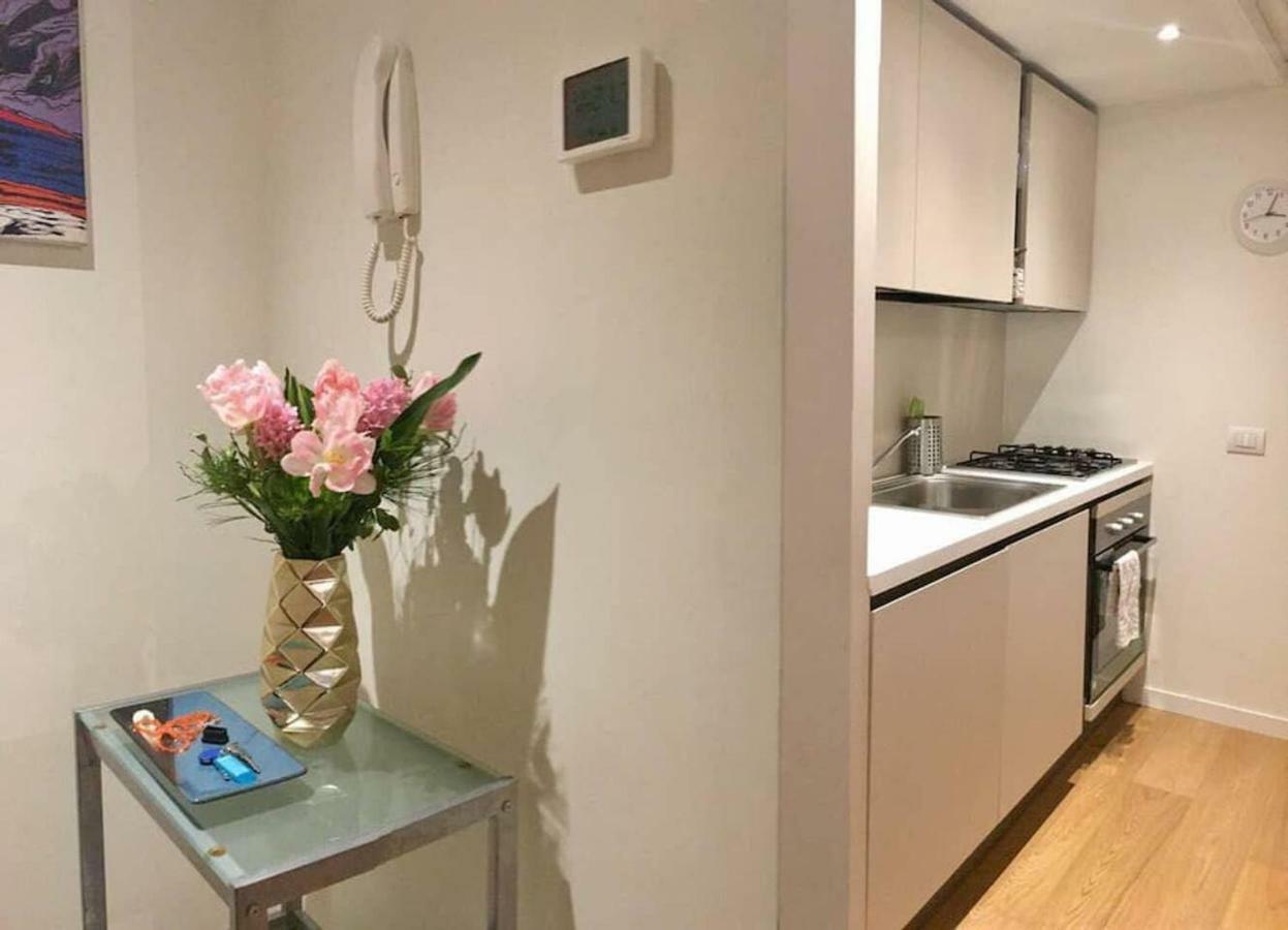 Joivy 1br In Isola With Stunning View To Bosco Verticale Milano