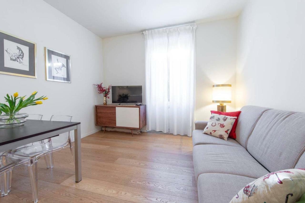 Joivy 1br In Isola With Stunning View To Bosco Verticale Milano