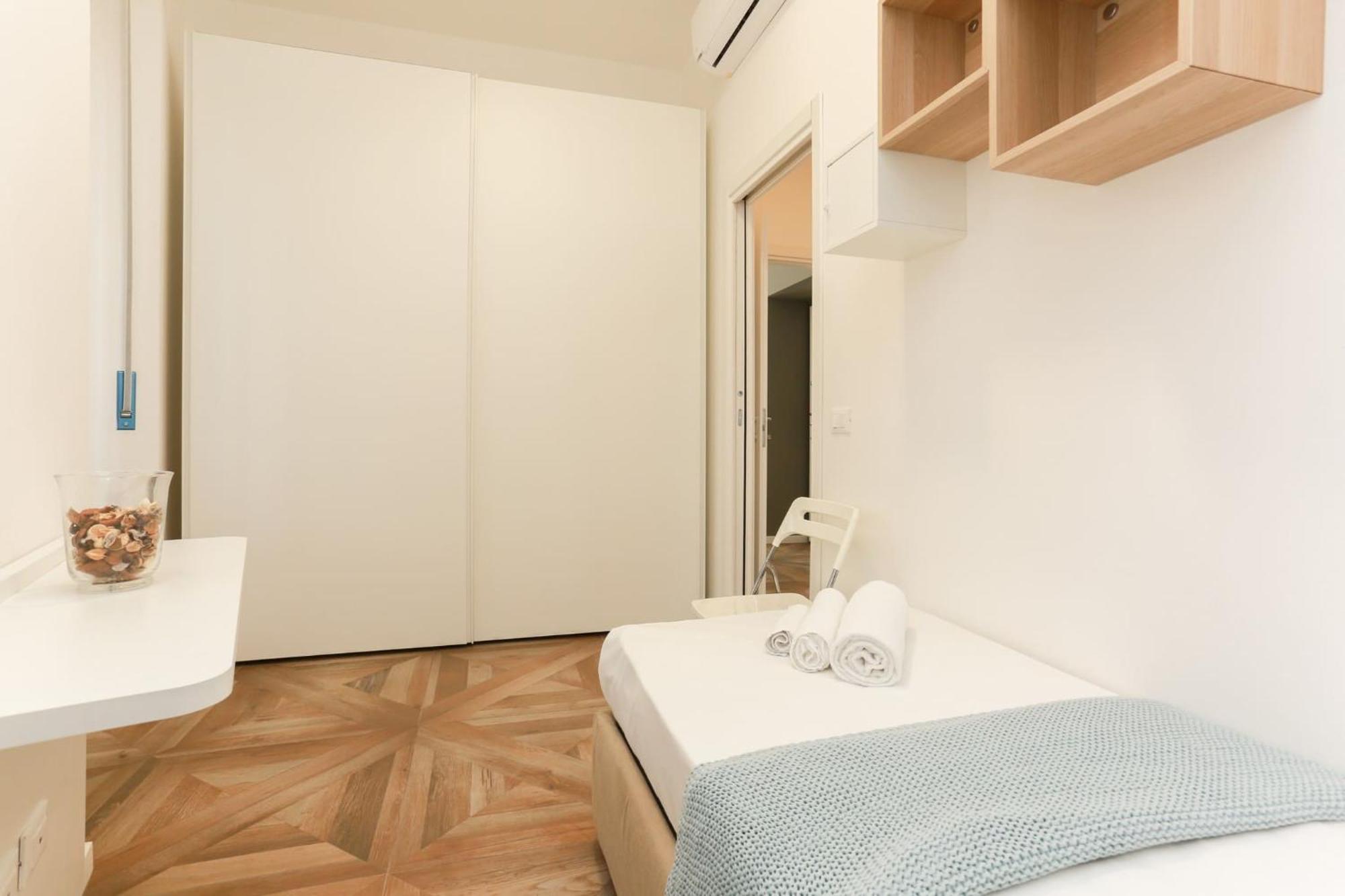 The Rent - Modern Near Bocconi Milan
