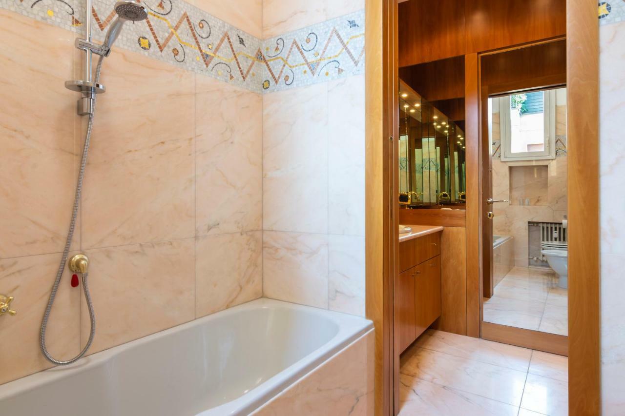 5 Bedrooms In The City Center * Milan