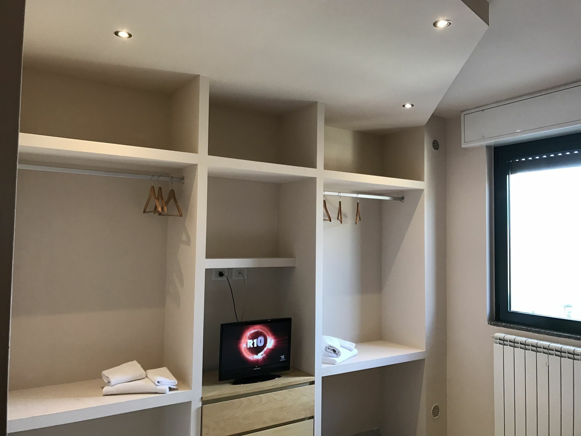 Apartment Rho