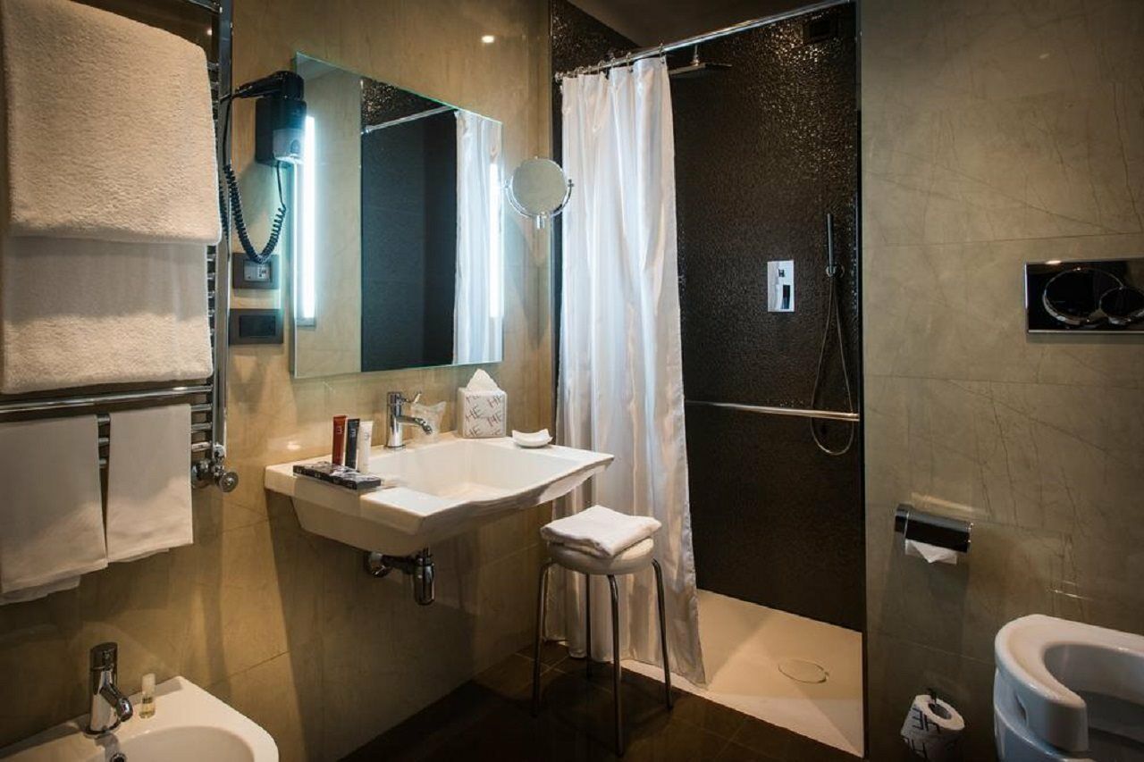Uptown Palace Hotel 4*