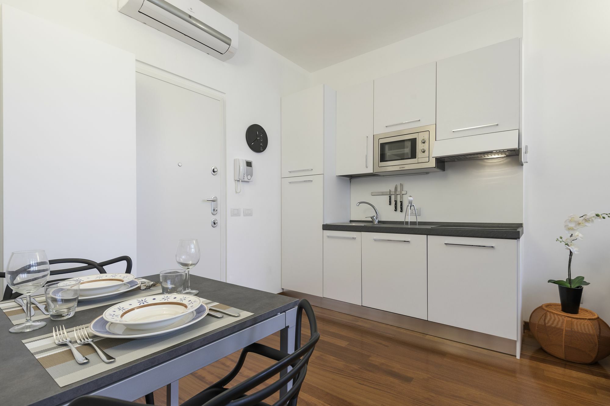 Rentclass - Fair Area - Piazza De Angeli Milan