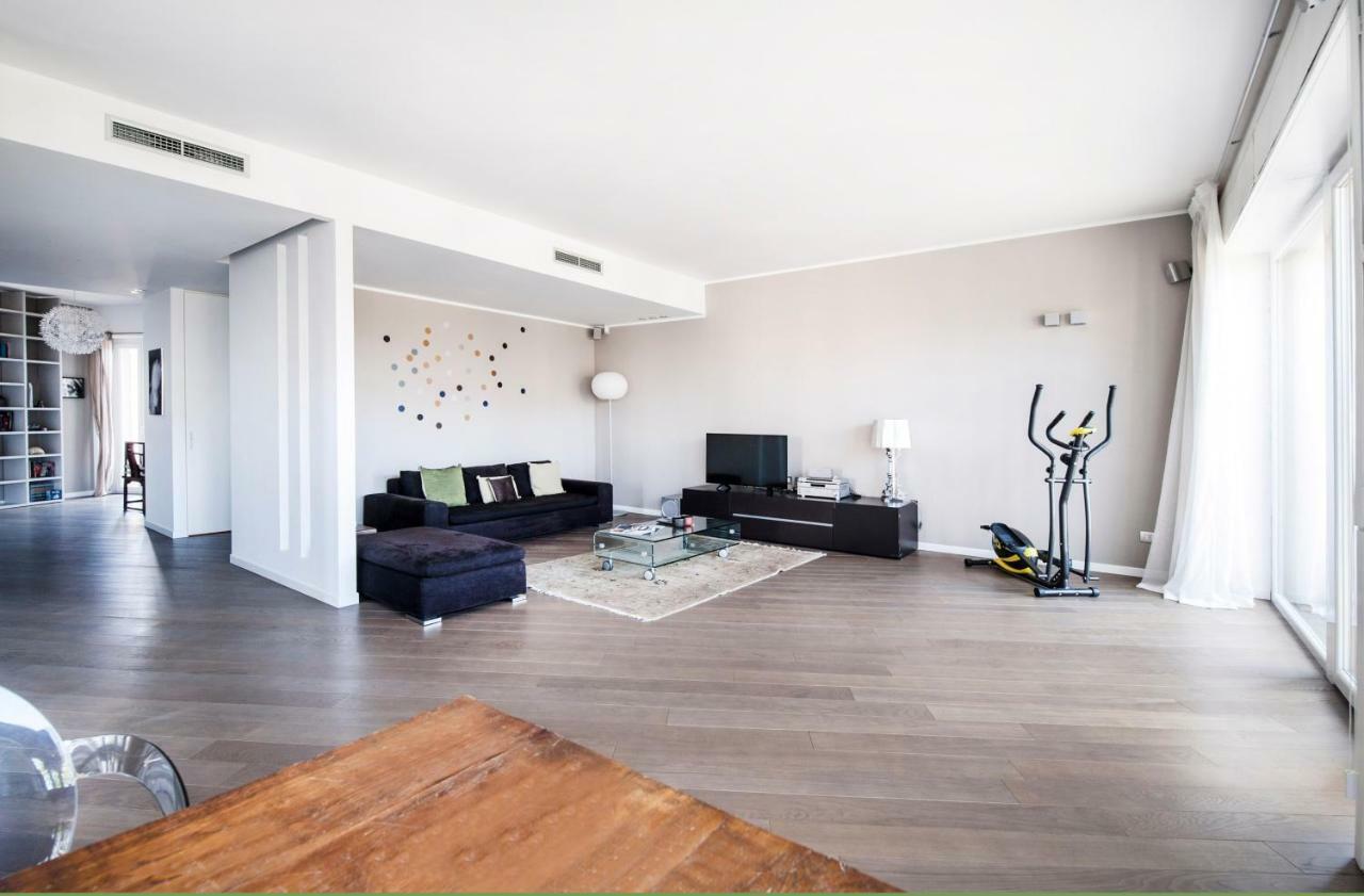 Lush Contemporary Flat Apartment *