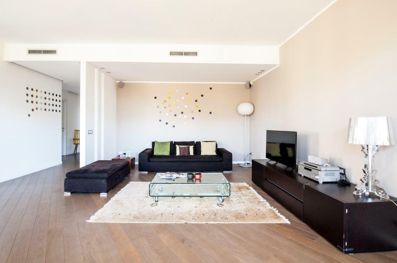 Lush Contemporary Flat Apartment