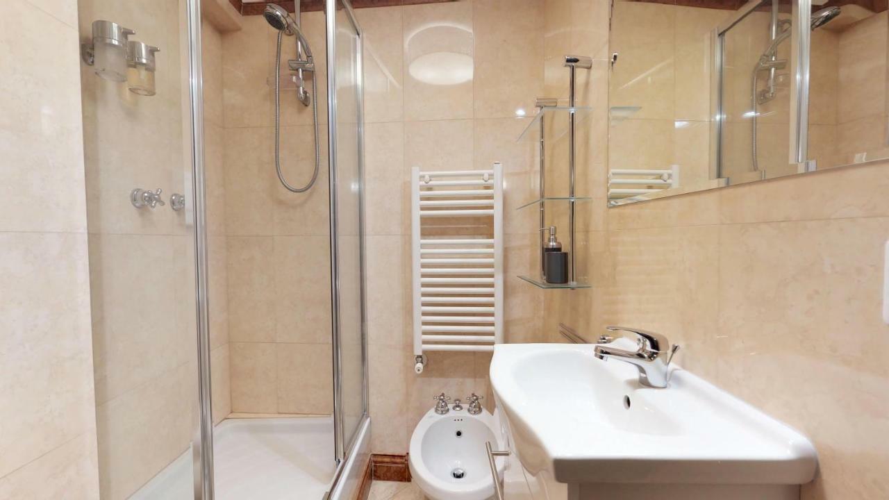 Hemeras Boutique Homes - Design Flat In Fashion District Apartment *