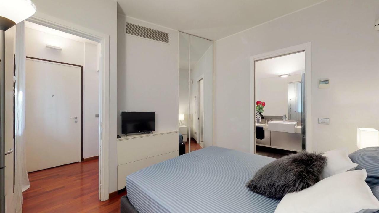 Design Near Duomo Square Apartment Milan