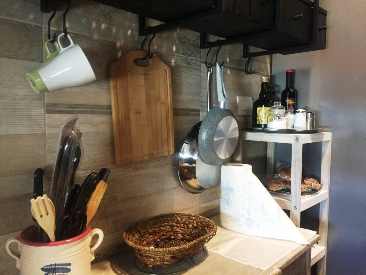 Modern And Stylish Close To Subway Apartment Milan