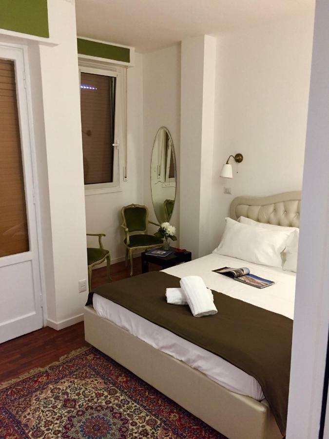 996 Apartment *