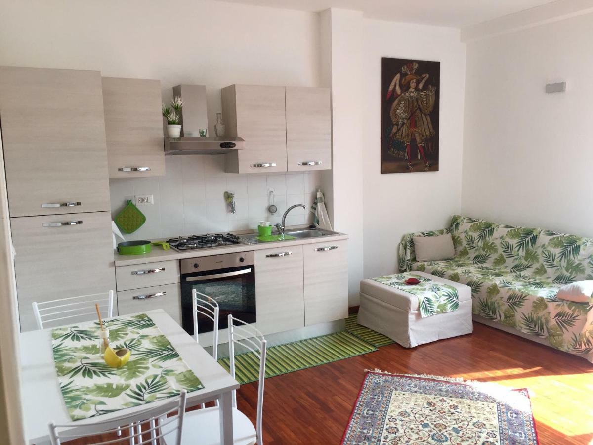 996 Apartment *