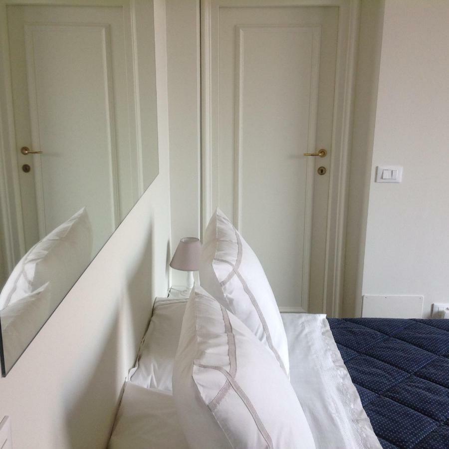 Pied A Terre With Terrazza In Center Apartment Milan