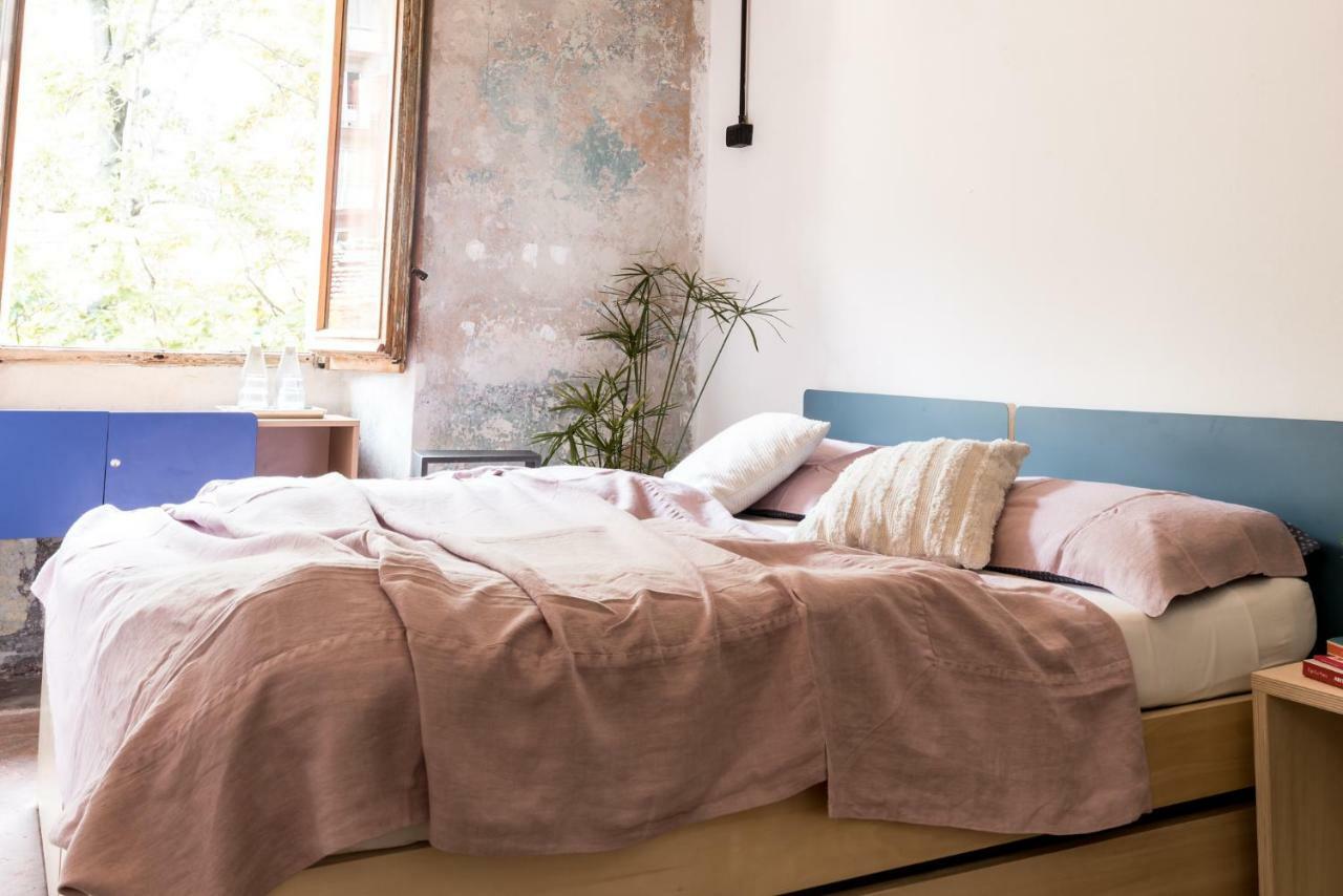 Un Posto A - All'interno Di Cascina Del 700 * Milão