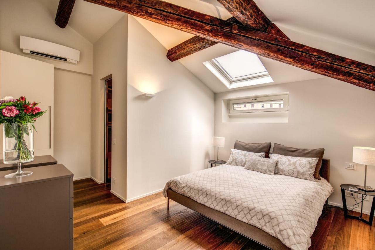 Luxurious In Apartment *