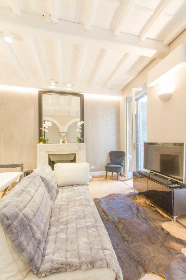Apartment Elegante E Completamente Arredato In Duomo *