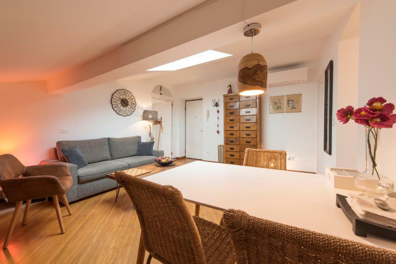 Quite And Lovely Attic - Paolo Sarpi 8 - Location Apartment