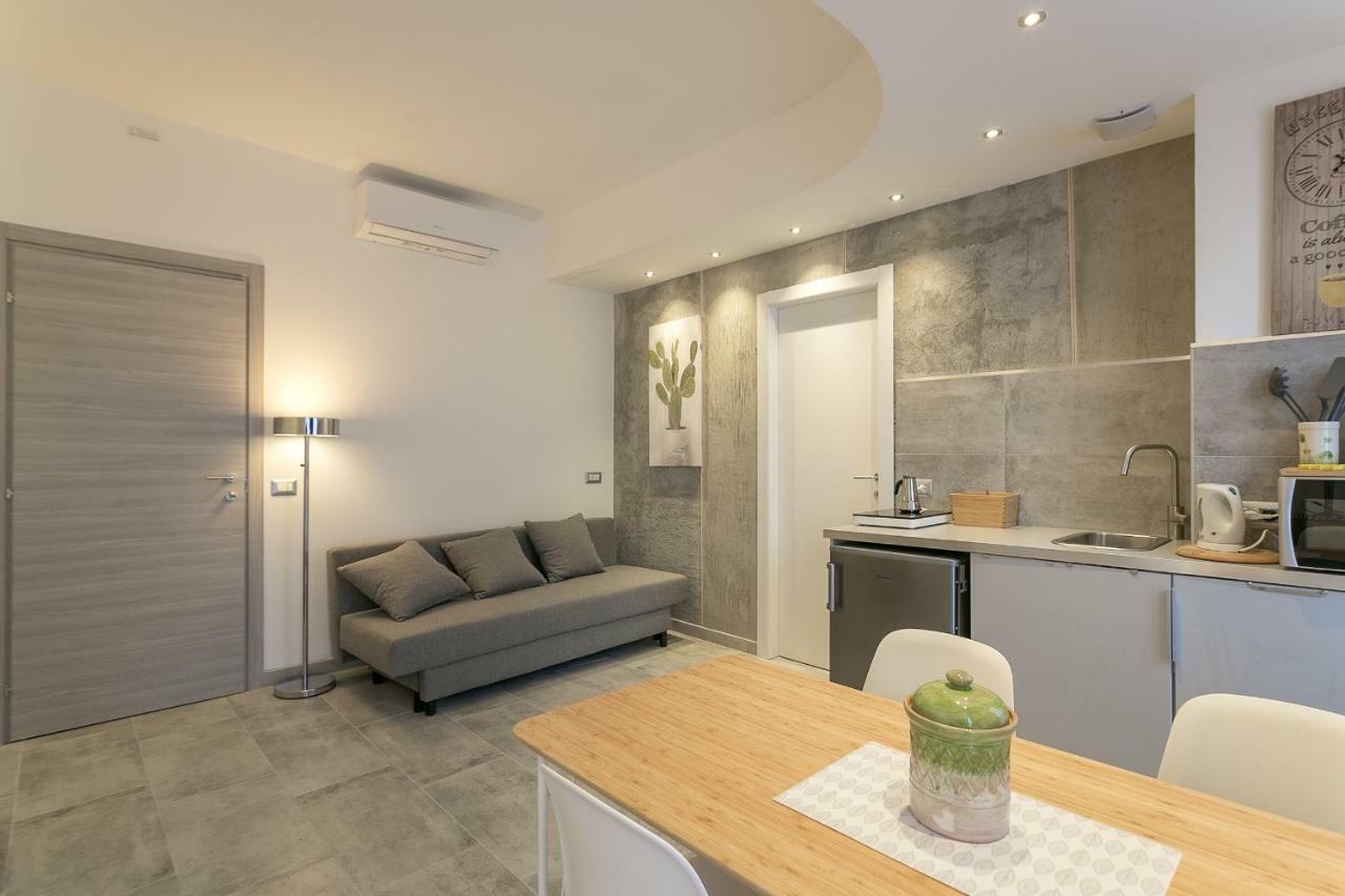 Central Station Intimate Apt * Milan