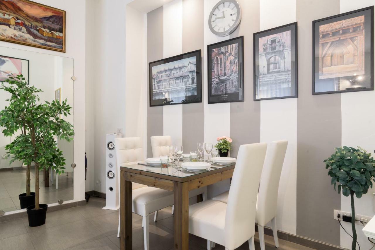 S. Ambrogio Square Apartment *