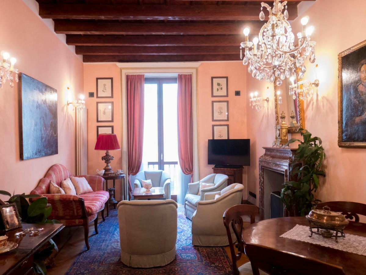 Apartment Broletto 26 Milan