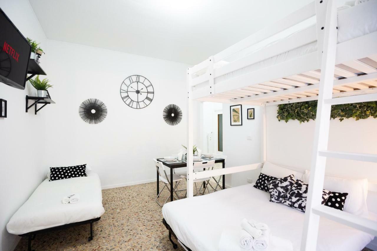 Apartment Anacreonte 7 Milan