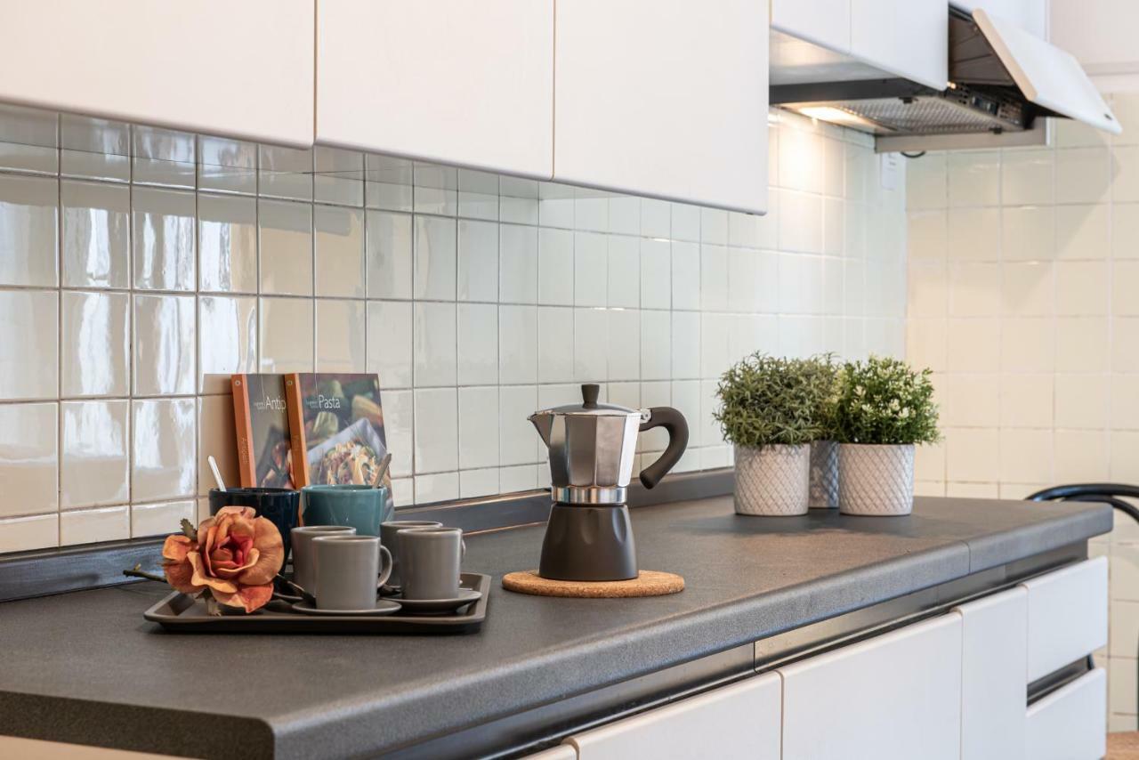 Joivy Sophisticated 3-bed Flat With Desk * Milan