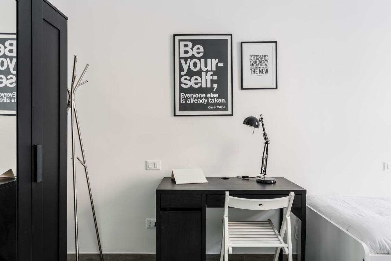 Comfortable Family Group Via Paruta * Milano