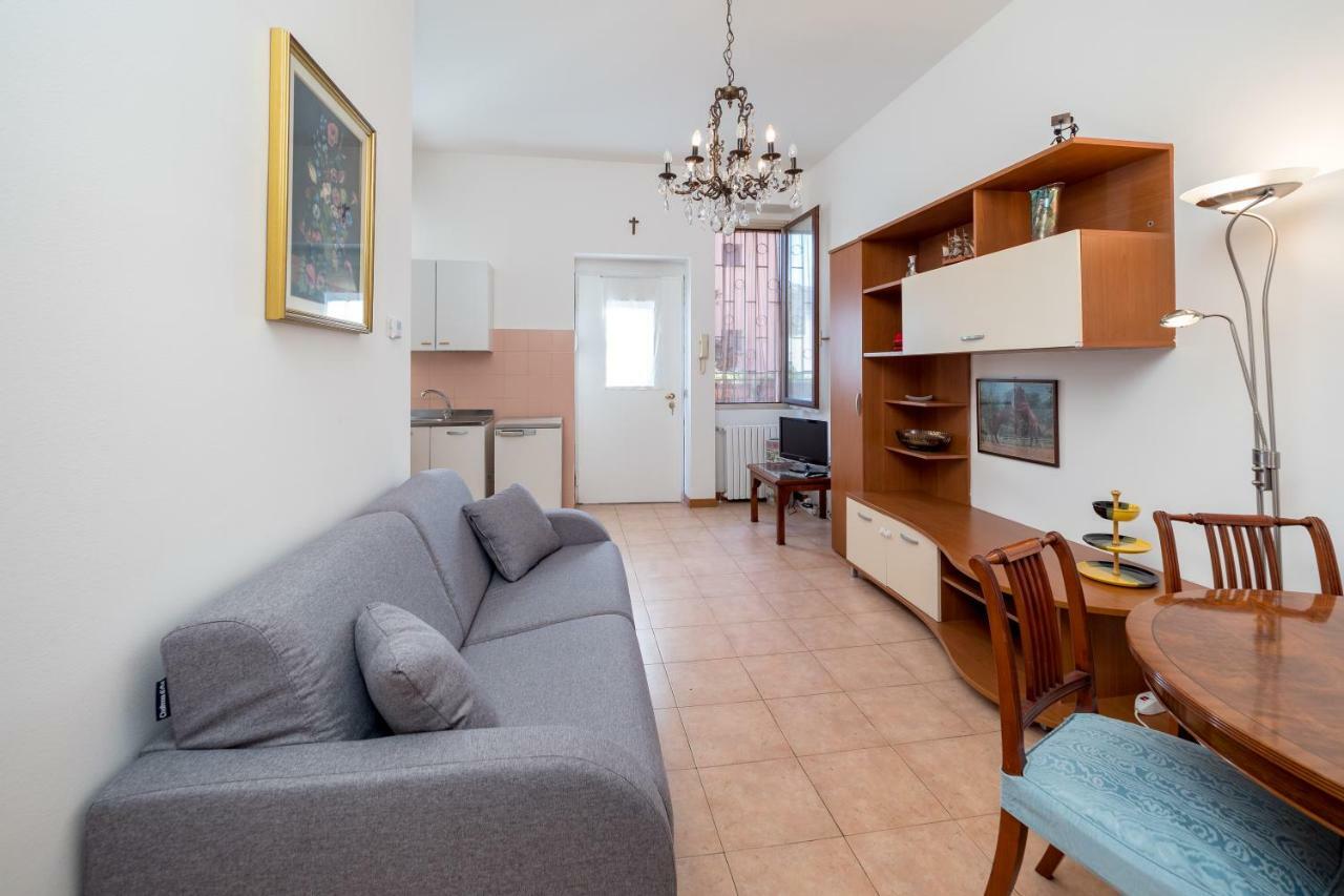 Apartment Viale Corsica Milan