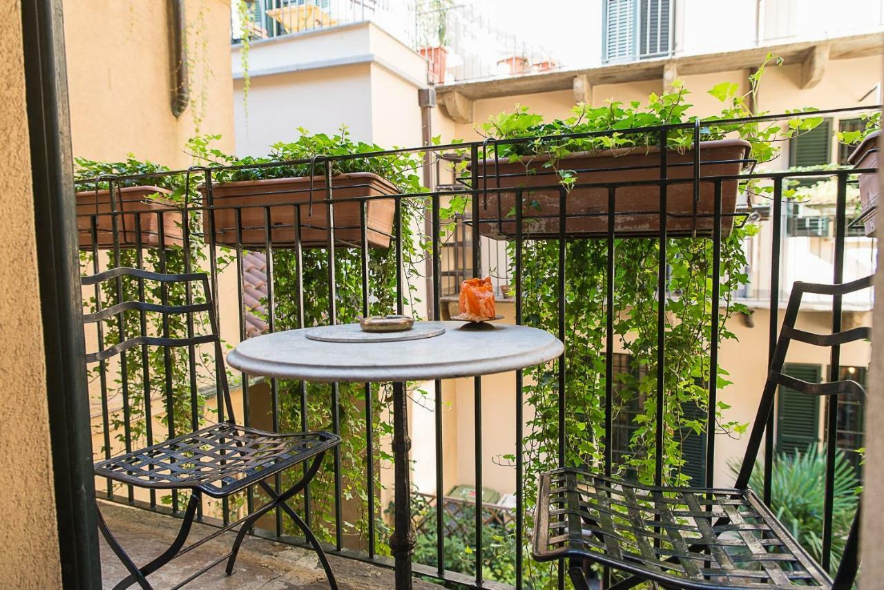 Flowers' Lane Apartment Milan