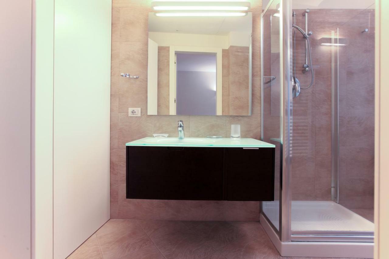 Appartamento Hozyhome - Lovely Flat In Via Madonnina 23 *
