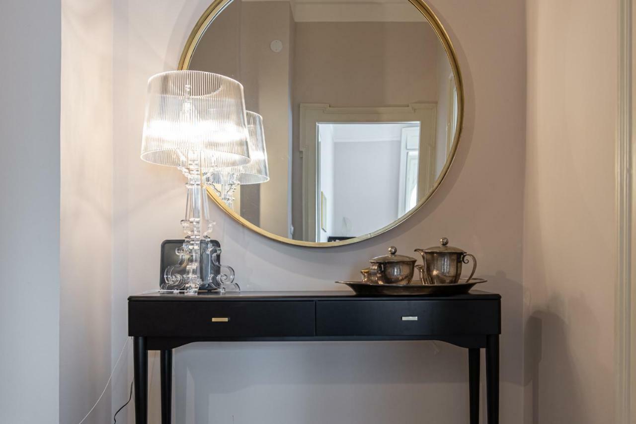 Joivy Sophisticated 3-bed Flat With Desk Apartment Milan