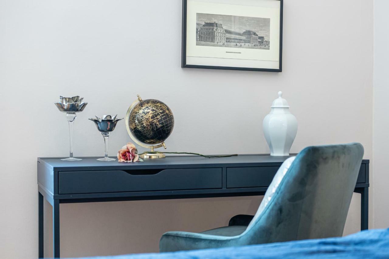 Joivy Sophisticated 3-bed Flat With Desk * Milan